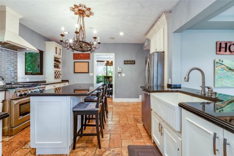 Casa en alquiler en Miami Beach, Florida, 3 dormitorios, 304.63 m2 № 1947938 - foto 4