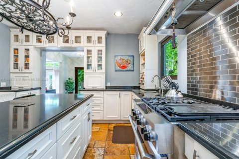 Casa en alquiler en Miami Beach, Florida, 3 dormitorios, 304.63 m2 № 1947938 - foto 5