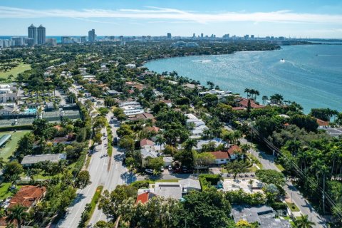 Casa en alquiler en Miami Beach, Florida, 3 dormitorios, 304.63 m2 № 1947938 - foto 29