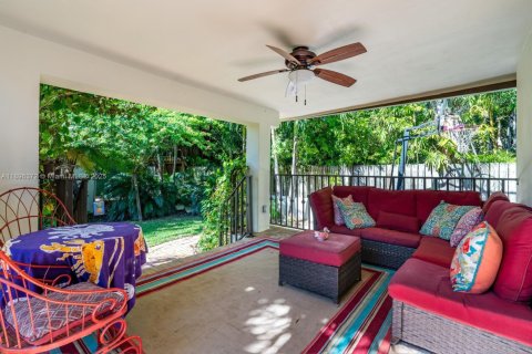 Casa en alquiler en Miami Beach, Florida, 3 dormitorios, 304.63 m2 № 1947938 - foto 21