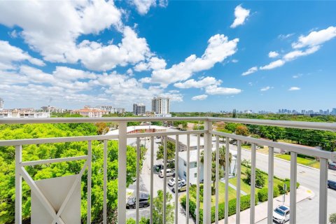 Condo in Coral Gables, Florida, 2 bedrooms  № 1882537 - photo 2