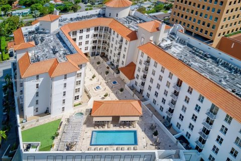 Condo in Coral Gables, Florida, 2 bedrooms  № 1882537 - photo 11