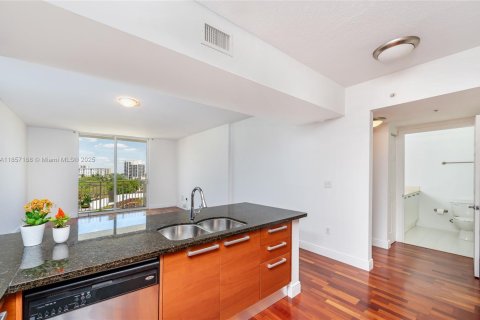 Condo in Coral Gables, Florida, 2 bedrooms  № 1882537 - photo 5