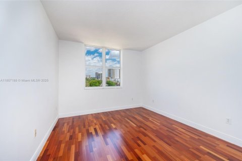 Condo in Coral Gables, Florida, 2 bedrooms  № 1882537 - photo 23