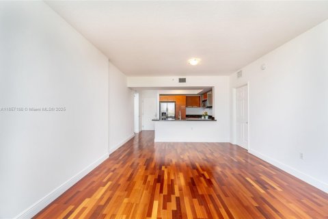 Condo in Coral Gables, Florida, 2 bedrooms  № 1882537 - photo 7