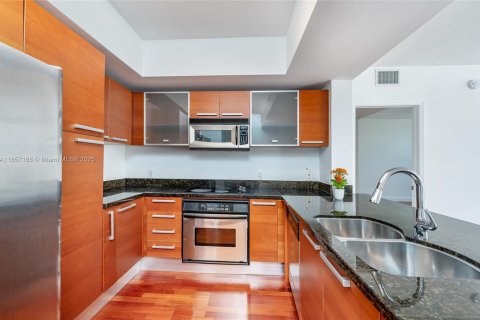 Condo in Coral Gables, Florida, 2 bedrooms  № 1882537 - photo 8