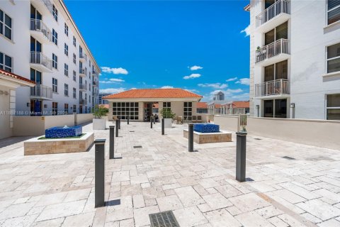 Condo in Coral Gables, Florida, 2 bedrooms  № 1882537 - photo 12