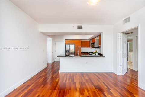 Condo in Coral Gables, Florida, 2 bedrooms  № 1882537 - photo 6