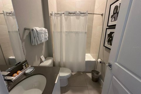 Condominio en alquiler en Four Corners, Florida, 5 dormitorios, 244.33 m2 № 1906731 - foto 9