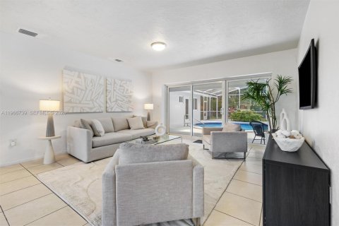 Casa en alquiler en Pinecrest, Florida, 3 dormitorios, 171.78 m2 № 2029585 - foto 4