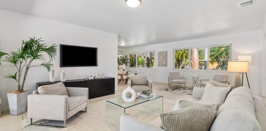 Casa en Pinecrest, Florida 3 dormitorios, 171.78 m2 № 2029585