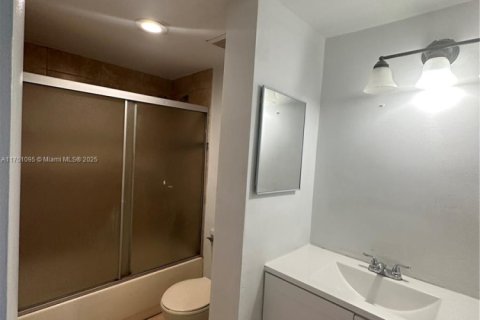 Adosado en venta en Miami, Florida, 2 dormitorios, 111.48 m2 № 1701634 - foto 7