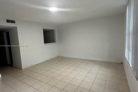 Adosado en venta en Miami, Florida, 2 dormitorios, 111.48 m2 № 1701634 - foto 4