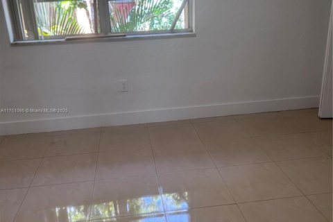 Adosado en venta en Miami, Florida, 2 dormitorios, 111.48 m2 № 1701634 - foto 12