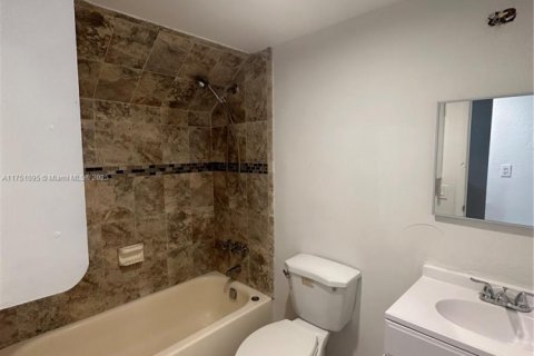 Adosado en venta en Miami, Florida, 2 dormitorios, 111.48 m2 № 1701634 - foto 6
