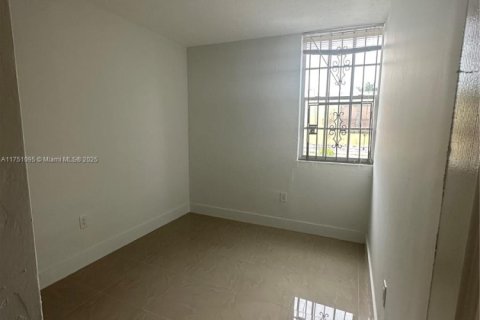 Adosado en venta en Miami, Florida, 2 dormitorios, 111.48 m2 № 1701634 - foto 8