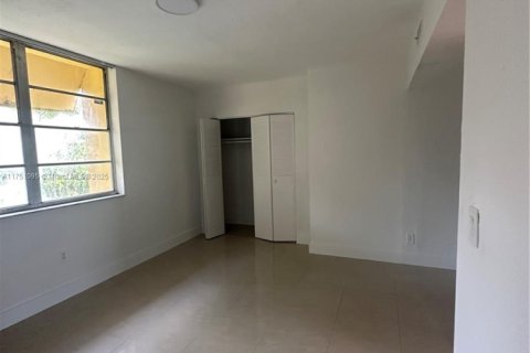 Adosado en venta en Miami, Florida, 2 dormitorios, 111.48 m2 № 1701634 - foto 10