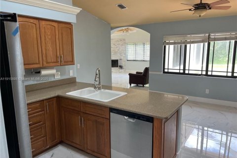 Villa ou maison à vendre à Fort Myers, Floride: 5 chambres, 240.15 m2 № 1971712 - photo 6