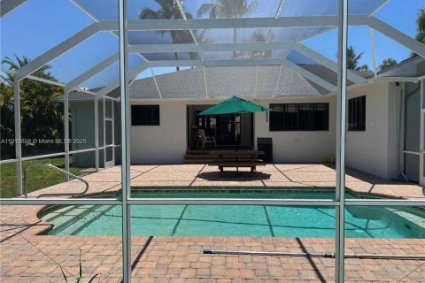 Villa ou maison à vendre à Fort Myers, Floride: 5 chambres, 240.15 m2 № 1971712 - photo 3