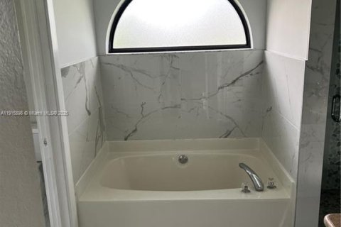 Villa ou maison à vendre à Fort Myers, Floride: 5 chambres, 240.15 m2 № 1971712 - photo 18