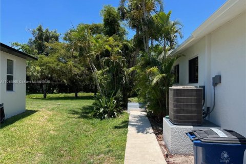 Villa ou maison à vendre à Fort Myers, Floride: 5 chambres, 240.15 m2 № 1971712 - photo 23