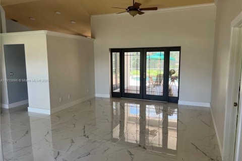 Villa ou maison à vendre à Fort Myers, Floride: 5 chambres, 240.15 m2 № 1971712 - photo 17