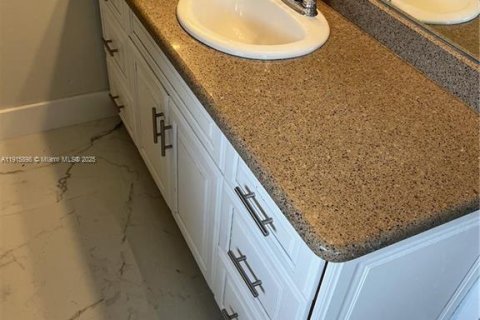 Villa ou maison à vendre à Fort Myers, Floride: 5 chambres, 240.15 m2 № 1971712 - photo 20