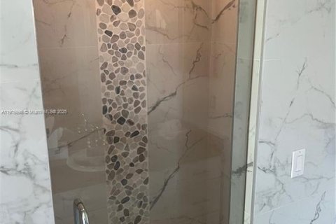 Villa ou maison à vendre à Fort Myers, Floride: 5 chambres, 240.15 m2 № 1971712 - photo 12