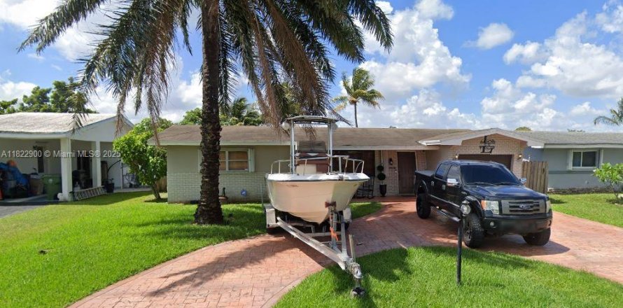 Casa en Pembroke Pines, Florida 3 dormitorios, 115.66 m2 № 1792512