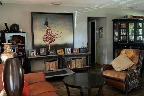 Casa en venta en Pembroke Pines, Florida, 3 dormitorios, 115.66 m2 № 1792512 - foto 10