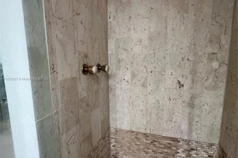 Condominio en alquiler en Miami, Florida, 2 dormitorios, 152.17 m2 № 1938180 - foto 14