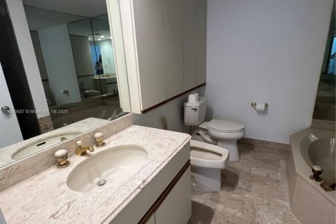 Condominio en alquiler en Miami, Florida, 2 dormitorios, 152.17 m2 № 1938180 - foto 12
