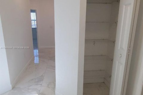 Touwnhouse à louer à Miami, Floride: 3 chambres, 157.38 m2 № 2027490 - photo 29