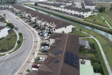 Touwnhouse à louer à Miami, Floride: 3 chambres, 157.38 m2 № 2027490 - photo 7