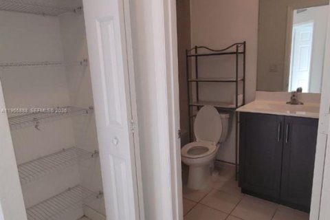 Touwnhouse à louer à Miami, Floride: 3 chambres, 157.38 m2 № 2027490 - photo 30