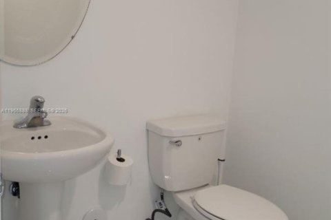Touwnhouse à louer à Miami, Floride: 3 chambres, 157.38 m2 № 2027490 - photo 16