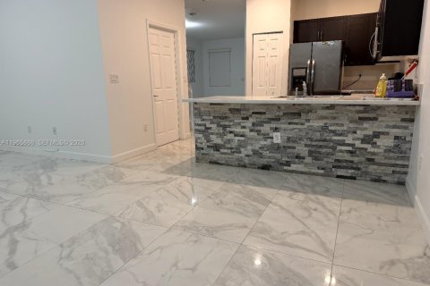 Touwnhouse à louer à Miami, Floride: 3 chambres, 157.38 m2 № 2027490 - photo 3