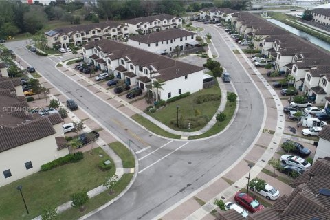 Touwnhouse à louer à Miami, Floride: 3 chambres, 157.38 m2 № 2027490 - photo 8