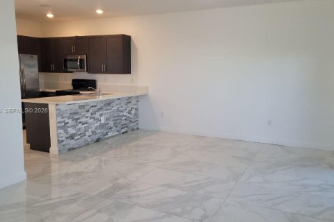 Touwnhouse à louer à Miami, Floride: 3 chambres, 157.38 m2 № 2027490 - photo 13