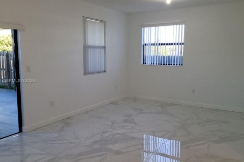 Touwnhouse à louer à Miami, Floride: 3 chambres, 157.38 m2 № 2027490 - photo 12