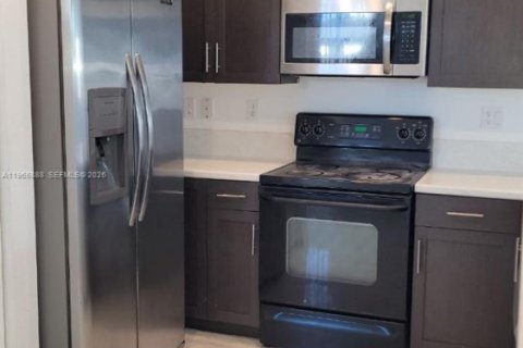 Touwnhouse à louer à Miami, Floride: 3 chambres, 157.38 m2 № 2027490 - photo 9