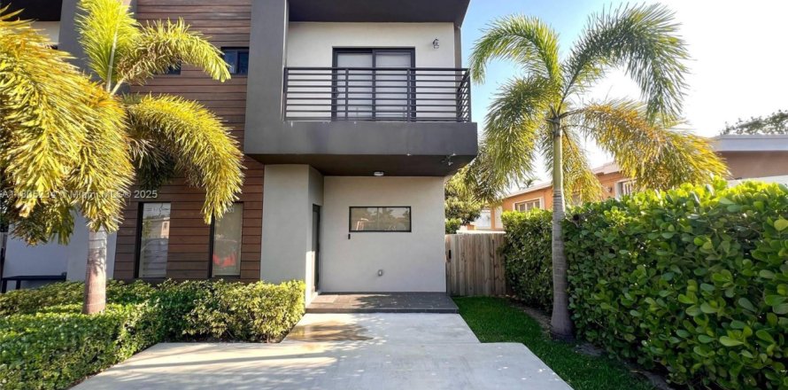 Touwnhouse à Miami, Floride 3 chambres, 115.85 m2 № 1739875