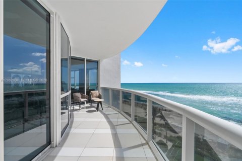 Condominio en venta en Sunny Isles Beach, Florida, 3 dormitorios, 375.79 m2 № 2261576 - foto 8