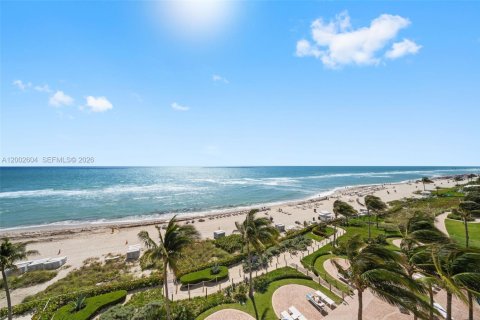 Condominio en venta en Sunny Isles Beach, Florida, 3 dormitorios, 375.79 m2 № 2261576 - foto 4