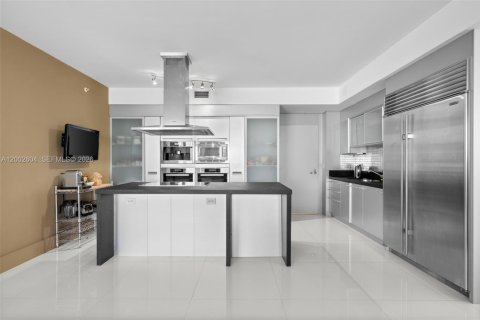 Condominio en venta en Sunny Isles Beach, Florida, 3 dormitorios, 375.79 m2 № 2261576 - foto 11