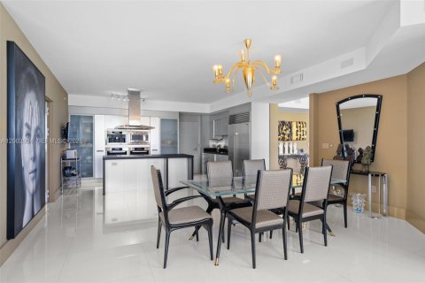 Condominio en venta en Sunny Isles Beach, Florida, 3 dormitorios, 375.79 m2 № 2261576 - foto 9
