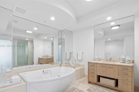 Condominio en venta en Sunny Isles Beach, Florida, 3 dormitorios, 375.79 m2 № 2261576 - foto 7