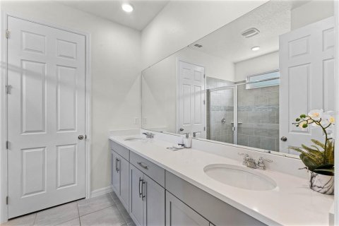 Casa en venta en Kissimmee, Florida, 7 dormitorios, 328.22 m2 № 1598341 - foto 29