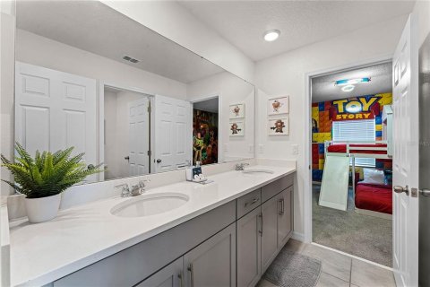 Casa en venta en Kissimmee, Florida, 7 dormitorios, 328.22 m2 № 1598341 - foto 6