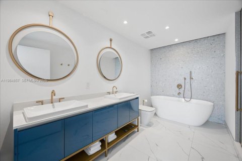 Condo in Miami, Florida, 3 bedrooms  № 2045930 - photo 16